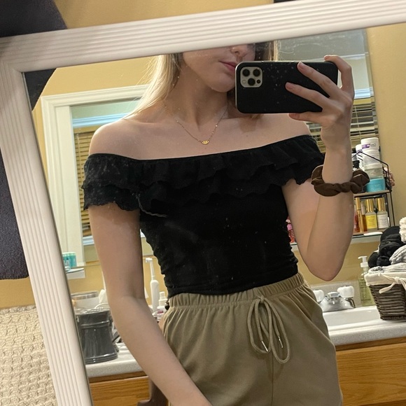 Black off the shoulder top - Picture 4 of 4